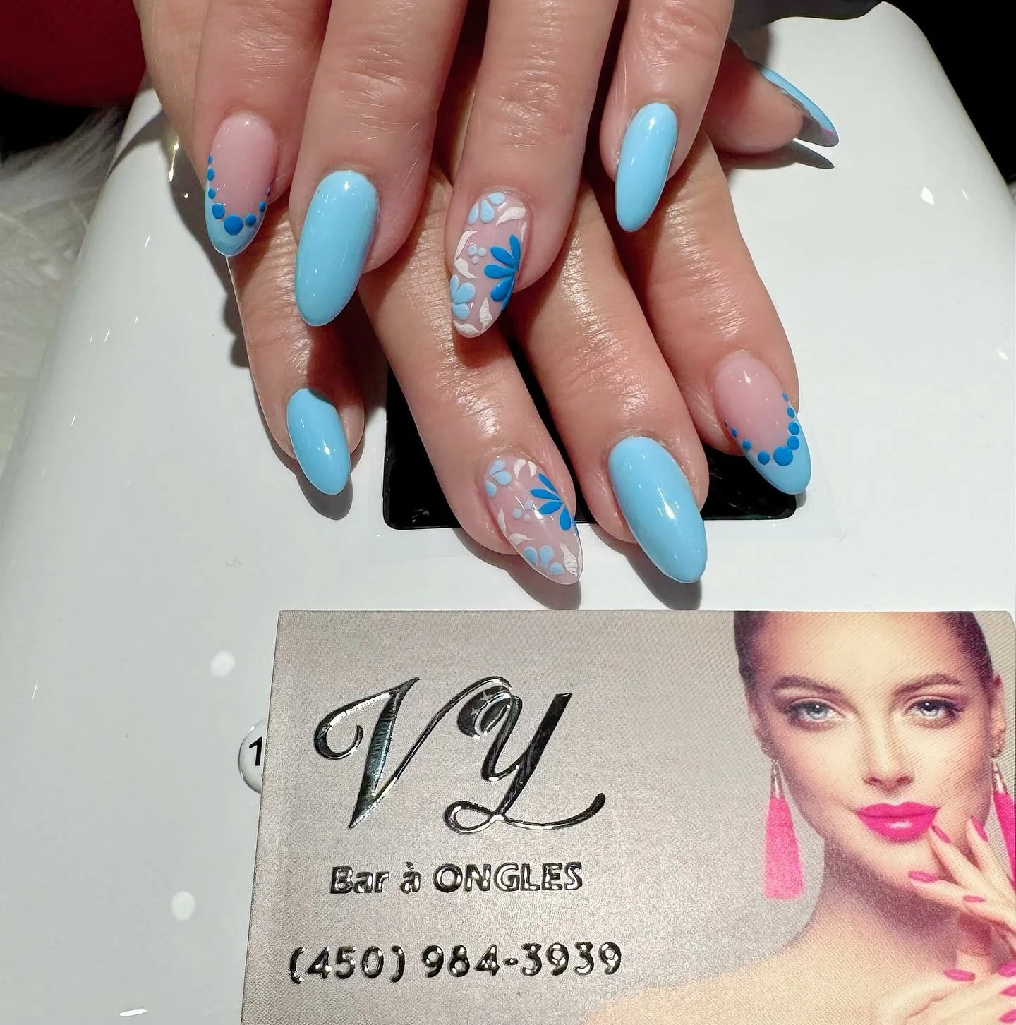 Ongles amande rose pâle